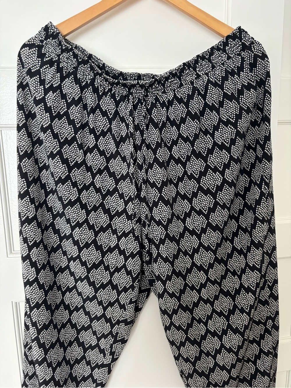 Diane Von Furstenburg silk pants large
